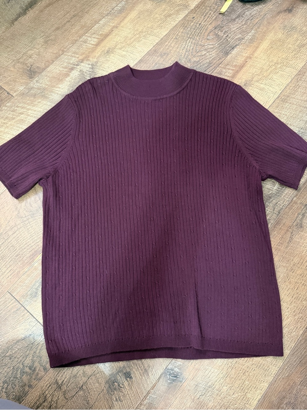 Woman Short-Sleeve Ribbed Sweater - Burgundy